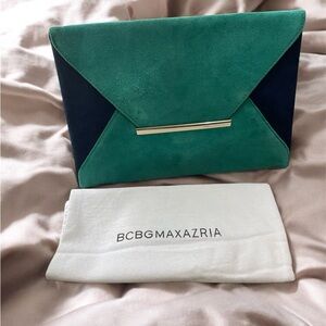 BCBGMaxAzria Harlow Green& Navy Envelope Clutch with Gold Bar NWT w/flaw
